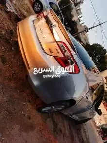 تويوتا كامري للبيع مضروبة على ضربتها