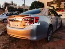 تويوتا كامري للبيع مضروبة على ضربتها