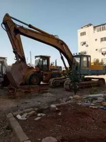 حفارة بحالة جيدة للبيع