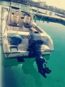 قارب للبيع بحالة الوكالة