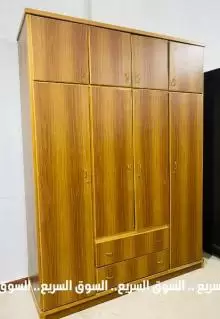 خزانة للبيع . مكونة من اربع ابواب طابقين