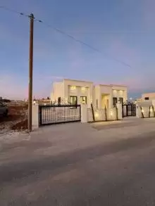 بيت مستقل للبيع في عمان - منطقة العبدلية، قرب مغفر أحد