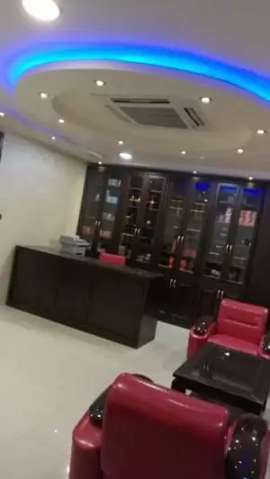 مكتب للبيع شارع المدينة المنورة الرئيسي  - Office for sale Madina main street
