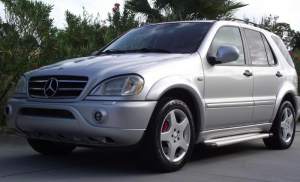 سيارة مرسيدس ML55 AMG أصلي موديل 2002 للبيع