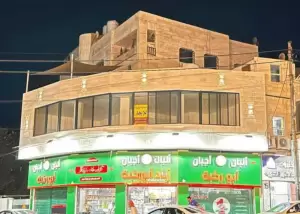 مساحة تجاريه للايجار 90 متر مربع