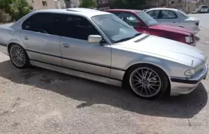للبيع او بدل بي ام دبليو 740 فل كامل