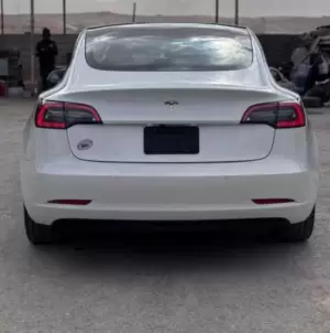 تيسلا 2022 الموديل S للبيع
