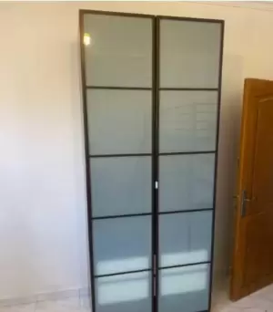 خزانة ايكيا زجاج للبيع