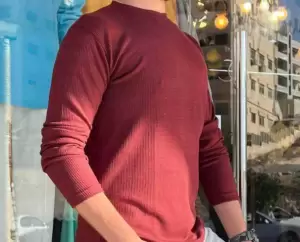 بلوزة خريفي بخامة ثقيلة ومكفولة.