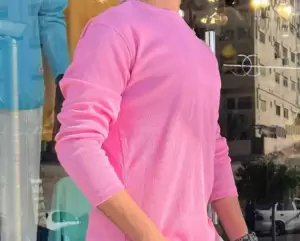 بلوزة خريفي بخامة ثقيلة ومكفولة.