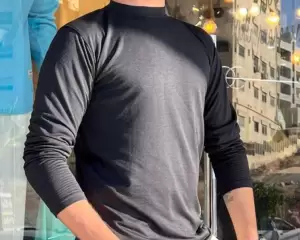 بلوزة خريفي بخامة ثقيلة ومكفولة.