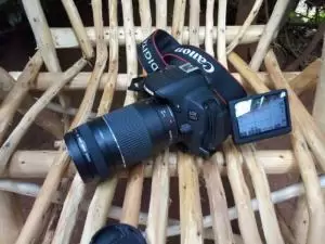 كاميرا للبيع Canon 700d بحالة الوكالة وبسعر مغري جداً