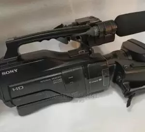 للبيع كاميرا سوني عدد 2 نوع sony1500