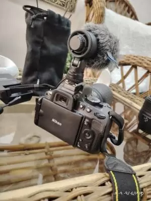 كاميرا nikon 5100d بحالة الوكاله للبيع بسعر مغري جدا