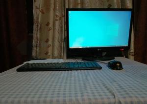 كمبيوتر جيل ثامن PC مستعمل Core i3 مع كرت شاشة للألعاب وسماعات بحالة ممتازة للبيع