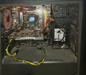 كمبيوتر جيل ثامن PC مستعمل Core i3 مع كرت شاشة للألعاب وسماعات بحالة ممتازة للبيع