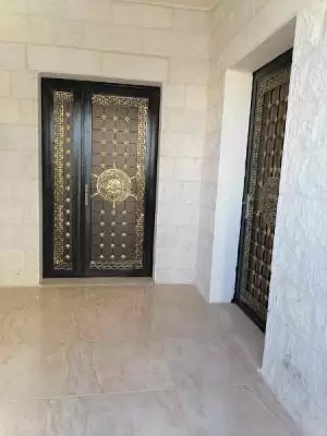 شقة للايجار في مادبا . قرب شارع مادبا الغربي