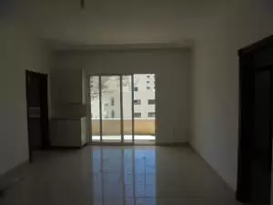 شقة للبيع في البنيات . خلف مديرية الامن العام وجامعة البتراء 200م مربع للبيع (3 دقائق عن شارع المطار)