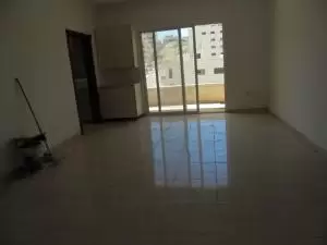 شقة للبيع في البنيات . خلف مديرية الامن العام وجامعة البتراء 200م مربع للبيع (3 دقائق عن شارع المطار)