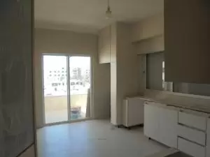 شقة للبيع في البنيات . خلف مديرية الامن العام وجامعة البتراء 200م مربع للبيع (3 دقائق عن شارع المطار)