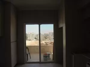 شقة للبيع في البنيات . خلف مديرية الامن العام وجامعة البتراء 200م مربع للبيع (3 دقائق عن شارع المطار)