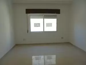 شقة للبيع في البنيات . خلف مديرية الامن العام وجامعة البتراء 200م مربع للبيع (3 دقائق عن شارع المطار)