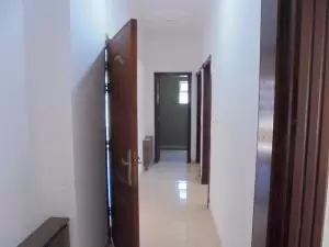 شقة للبيع في البنيات . خلف مديرية الامن العام وجامعة البتراء 200م مربع للبيع (3 دقائق عن شارع المطار)