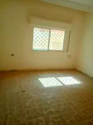 شقه للبيع طابق ثالث في حي نزال