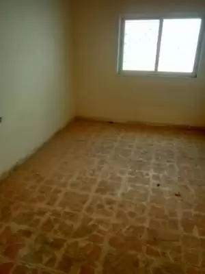 شقه للبيع طابق ثالث في حي نزال
