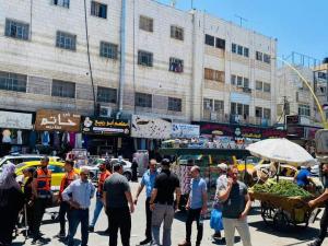عقارات اجنبية للبيع . مجمع تجاري للبيع في الخليل