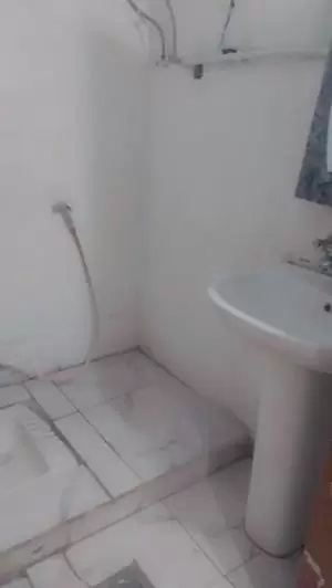 شقه طابق اول للبيع في الذراع الغربي