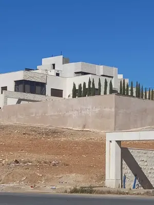 ارض مميزة جدآ للبيع من المالك في شفا بدران . جنب الترخيص مباشرة