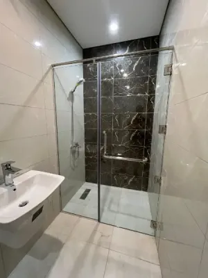 #تقدم_شركة_سهم_للاعمال_الزجاجبة #زجاج #سكريت_ متخصصون  بجميع أعمال ستائلس و زجاج 10 ملم سيكوريت