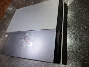 بلايستيشن 4 للبيع بسعر مغري جدآ