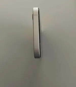 ايفون 12 فضي مستعمل بحالة ممتازة مع شاحن وذاكرة 64 جيجابايت