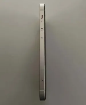 ايفون 12 فضي مستعمل بحالة ممتازة مع شاحن وذاكرة 64 جيجابايت