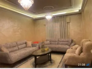 شقه تشطبيات ممتازة اطلالة جبلية مساحة واسعه للبيع بسعر محروق