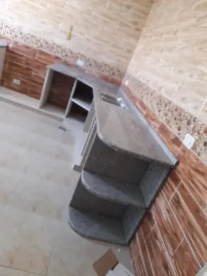 كافة أعمال البلاط وتركيب مطابخ الرخام هاتف. 0786753668