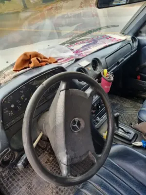 سيارة للبيع موديل 1983