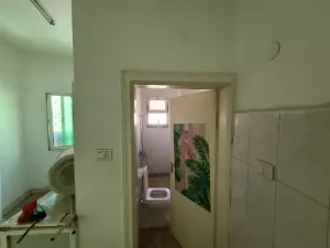 شقة للايجار الزرقاء الوسط التجاري بسعر ممتاز