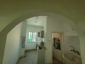 شقة للايجار الزرقاء الوسط التجاري بسعر ممتاز