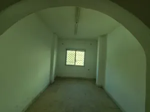 شقة للايجار الزرقاء الوسط التجاري بسعر ممتاز