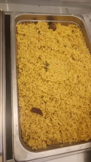 شيف عام يمني الجنسية يبحث عن عمل مع مساعدي