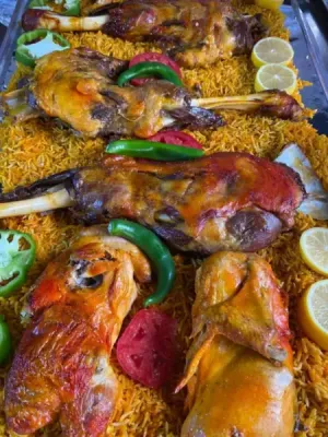 شيف عام يمني الجنسية يبحث عن عمل مع مساعدي