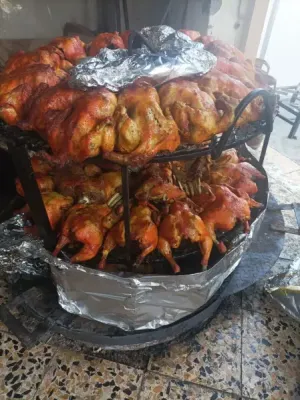 شيف عام يمني الجنسية يبحث عن عمل مع مساعدي