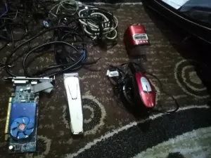 مجموعه أغراض مشكله للبيع