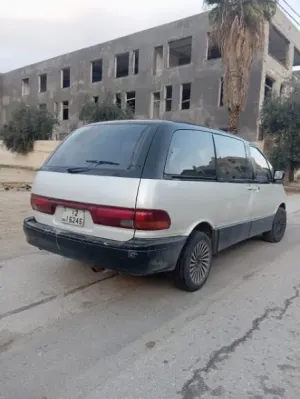 سيارة تيوتا بريفيا للبيع