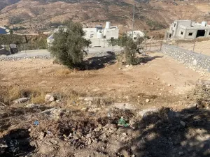 قطعة ارض في المصطبة مطله على سد الملك طلال للبيع او البدل