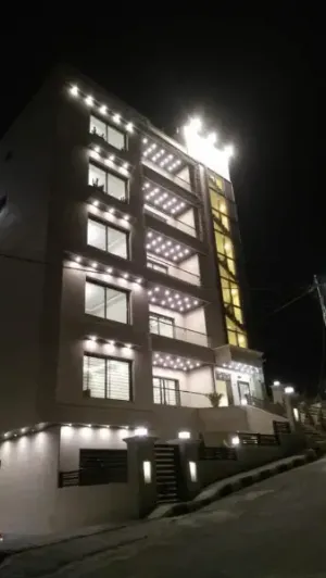 شقه طابقيه للبيع