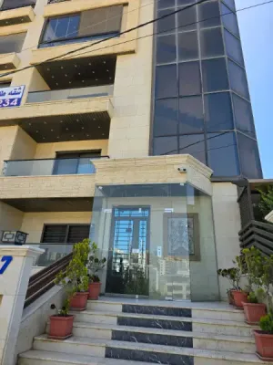 شقه طابقيه للبيع